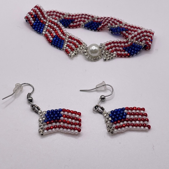 Flag Stars & Stripes Beaded Bracelet & Earrings. Handmade. New Without Tags - Picture 2 of 3